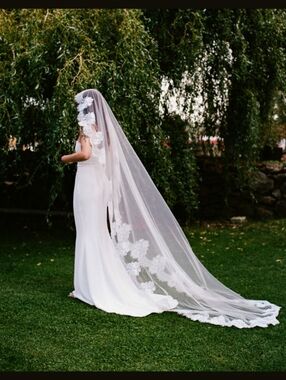 Gorgeous Off White Mantilla Lace Veil 106"